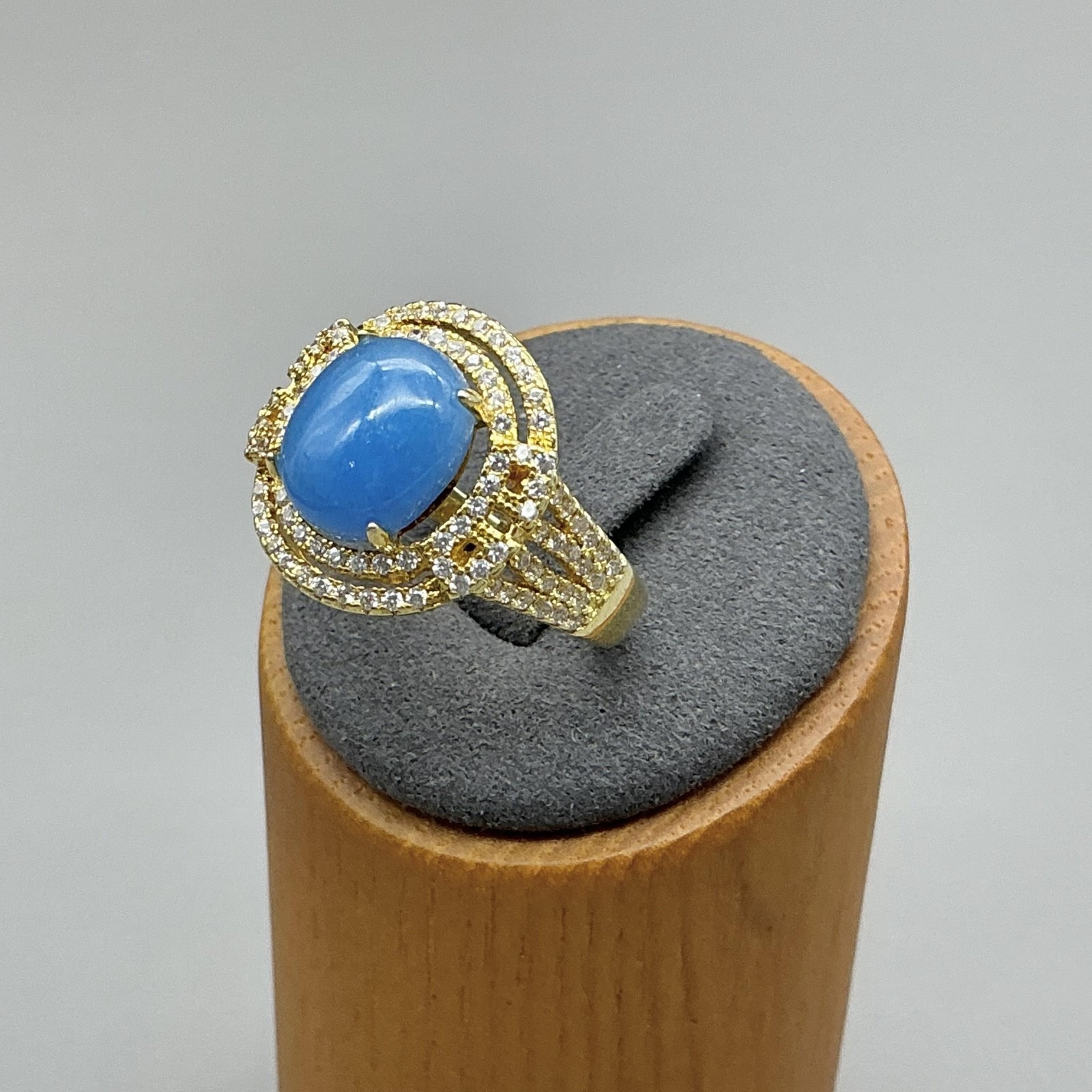 Ring Size 11 Gold Tone Blue Oval Stone Rhinestone Halo Cocktail Statement Womens